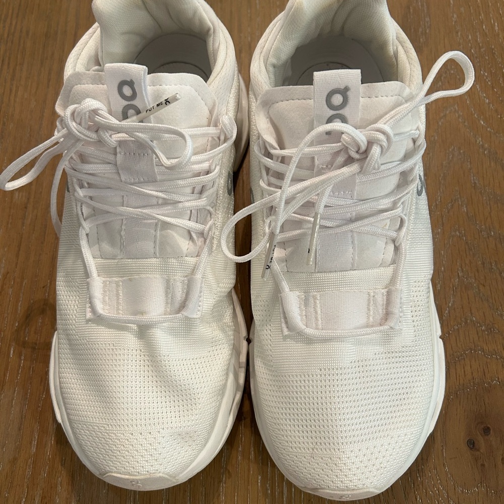 Women’s lightweight sneakers. Only worn once. Lightweight. Beautiful